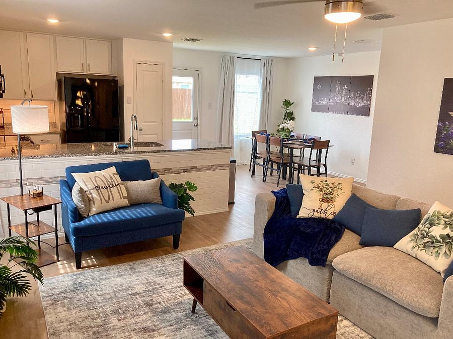 Open floor plan with living room, dining room and kitchen combined