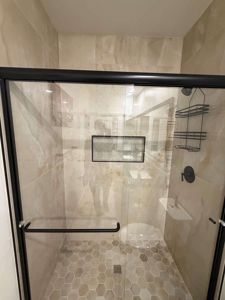 Ensuite bathroom 1 shower
