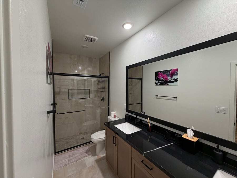 Ensuite bathroom 1