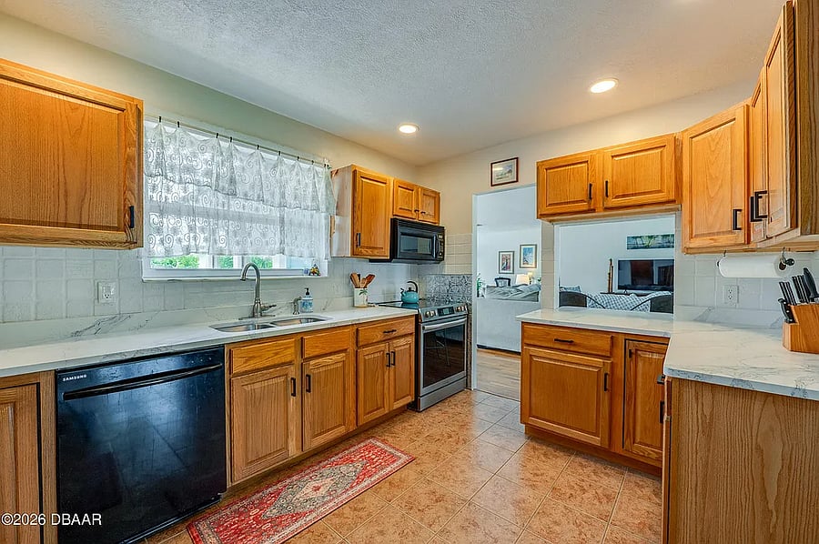 Furnished Finder property 1002707_1 photo 12