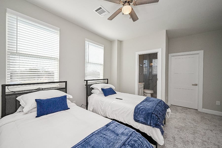 Furnished Finder property 1002800_1 photo 13