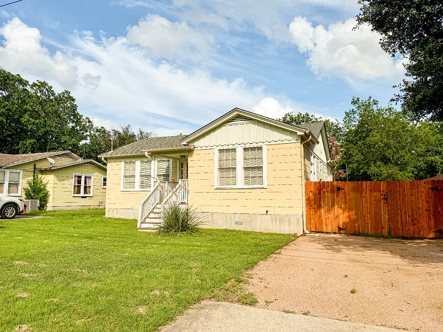 front with private driveway
