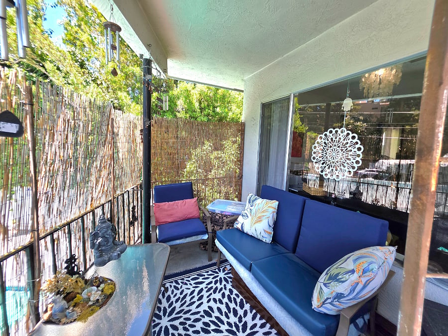 shared front porch 