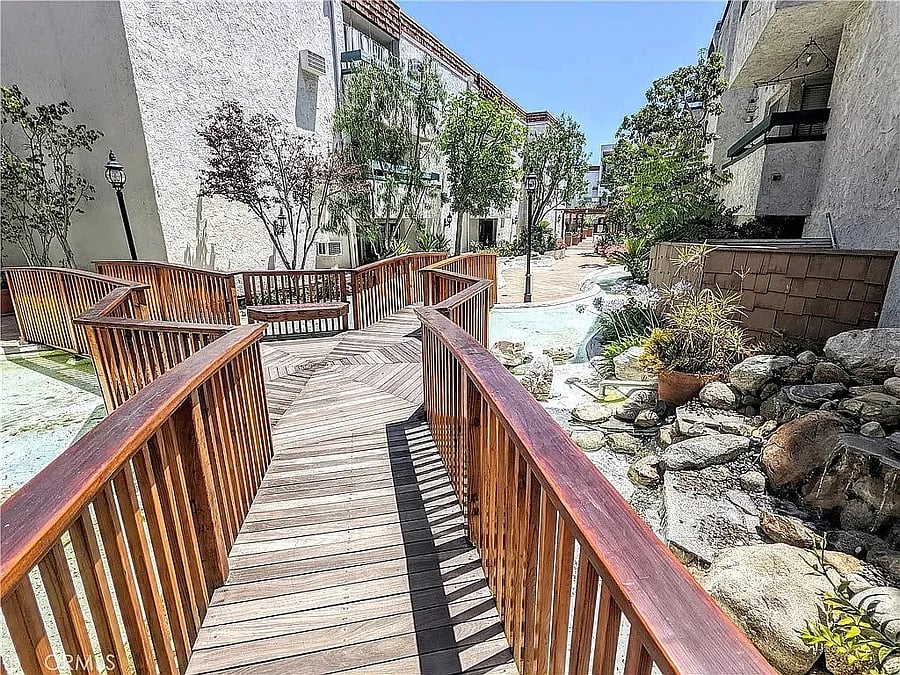 Furnished Finder property 1002943_1 photo 10