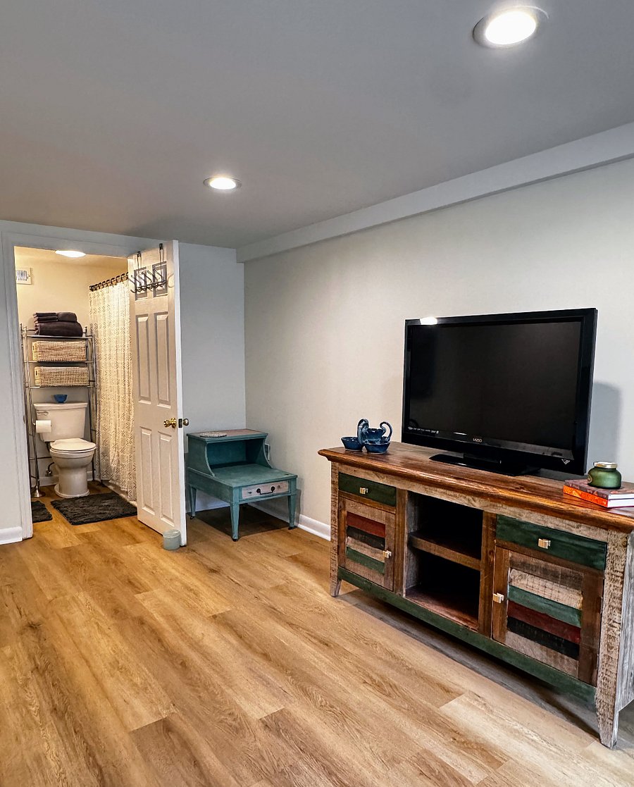 Unit has a smart TV to watch Netflix, Hulu, and more.