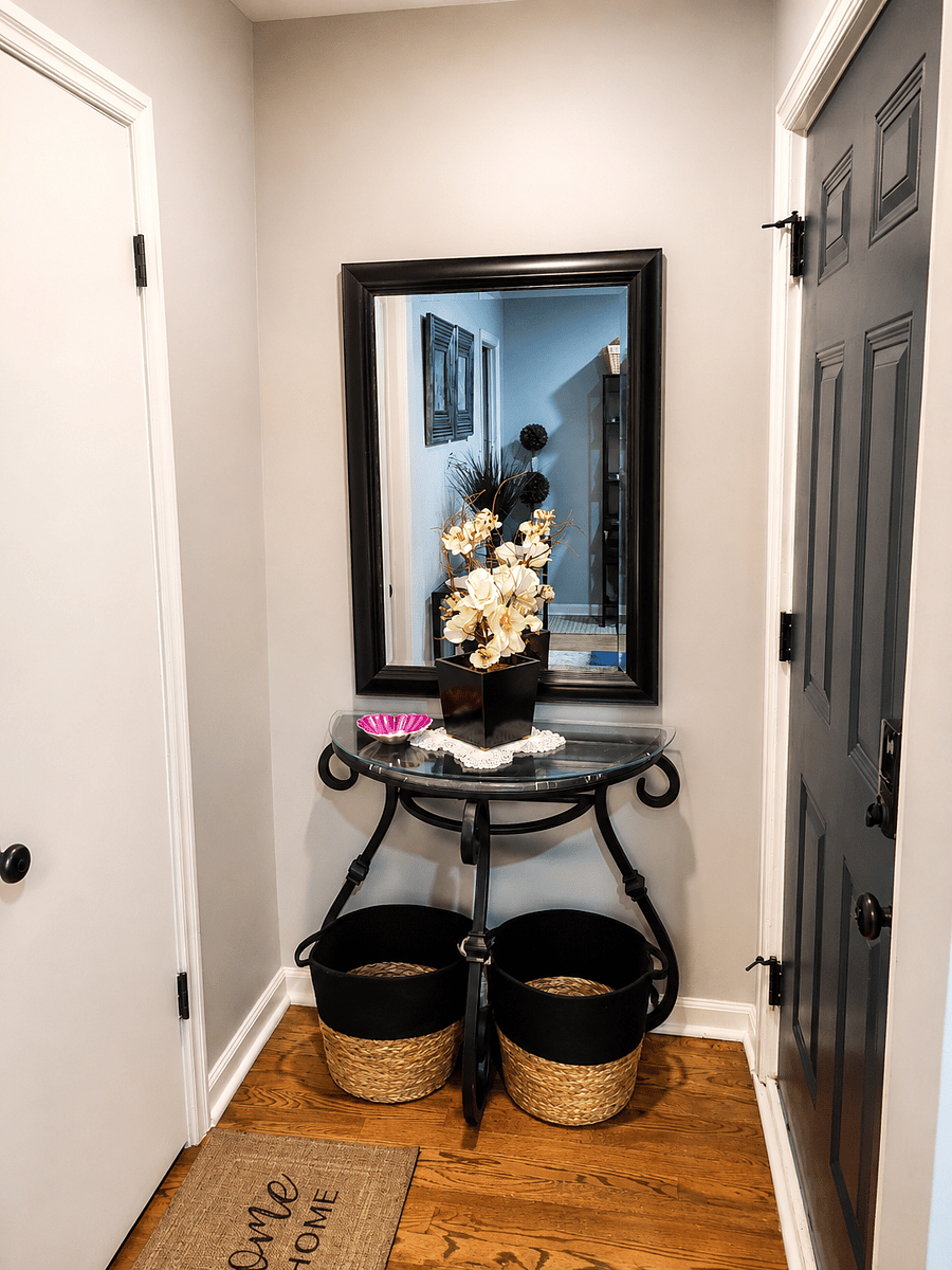 Inviting Front Entry with Decorative Mirror & Console Table