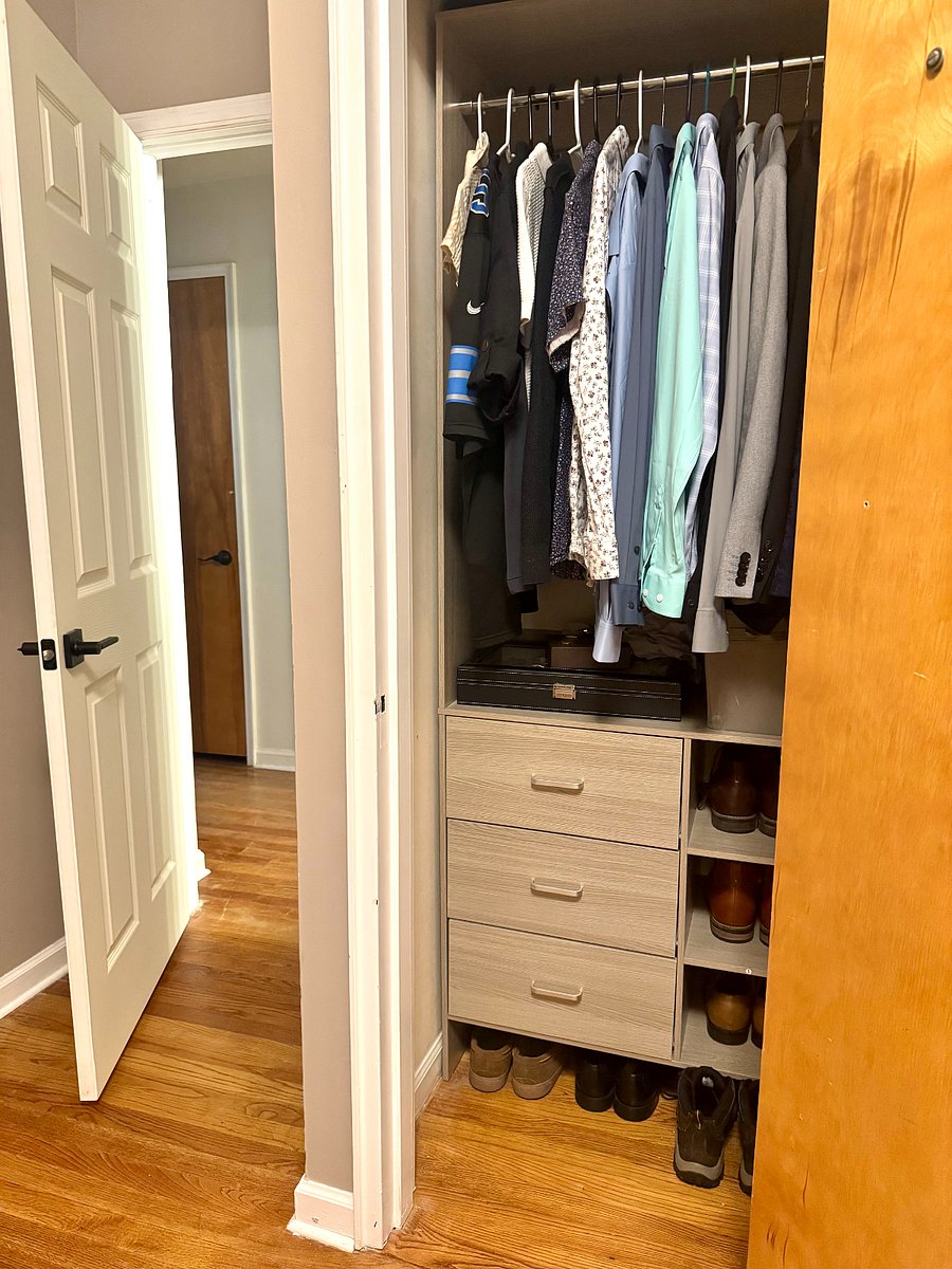 2nd bedroom closet