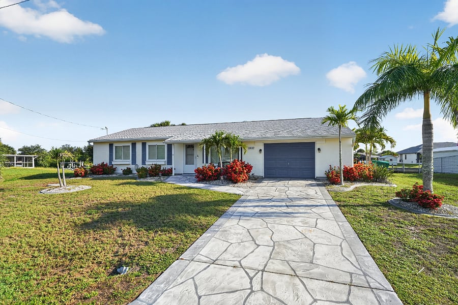 Front  of  House  &  Driveway