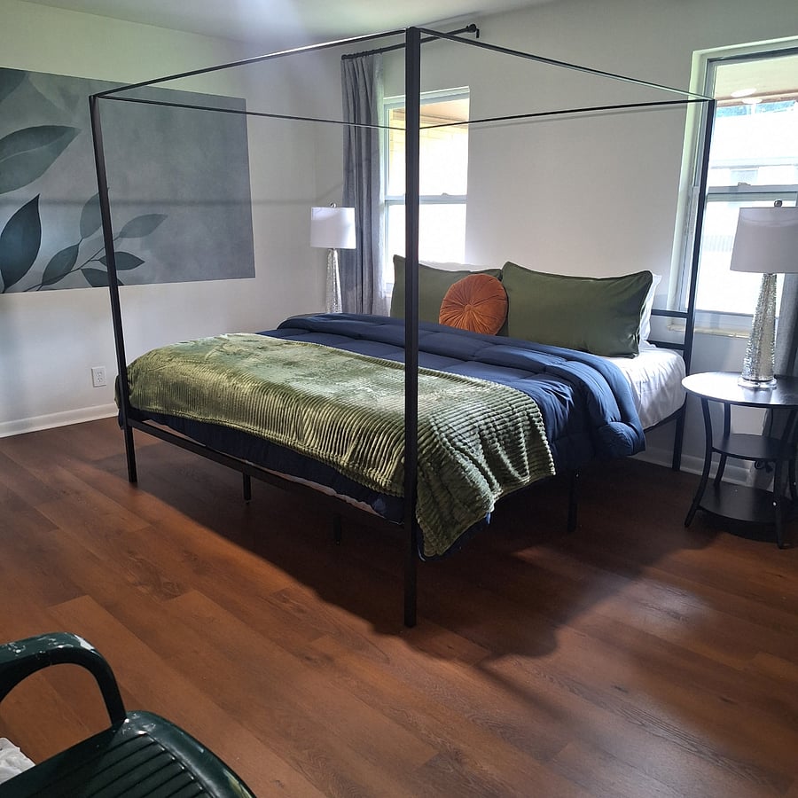 Large, spacious King bedroom