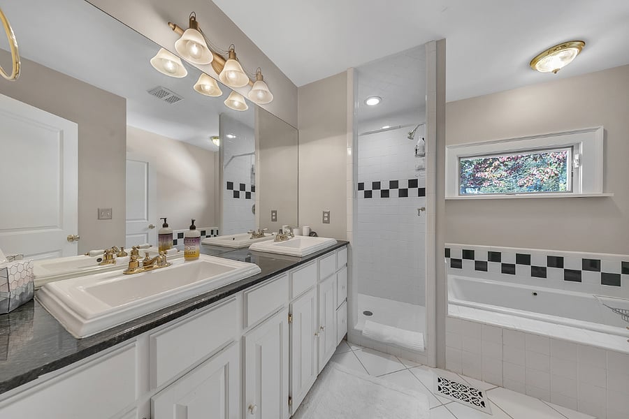 Master Suite Bathroom - Bedroom #1