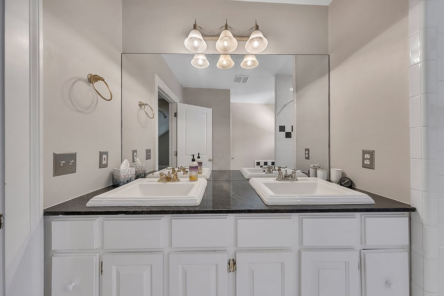 Master Suite Bathroom - Bedroom #1