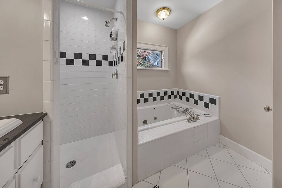 Master Suite Bathroom - Bedroom #1