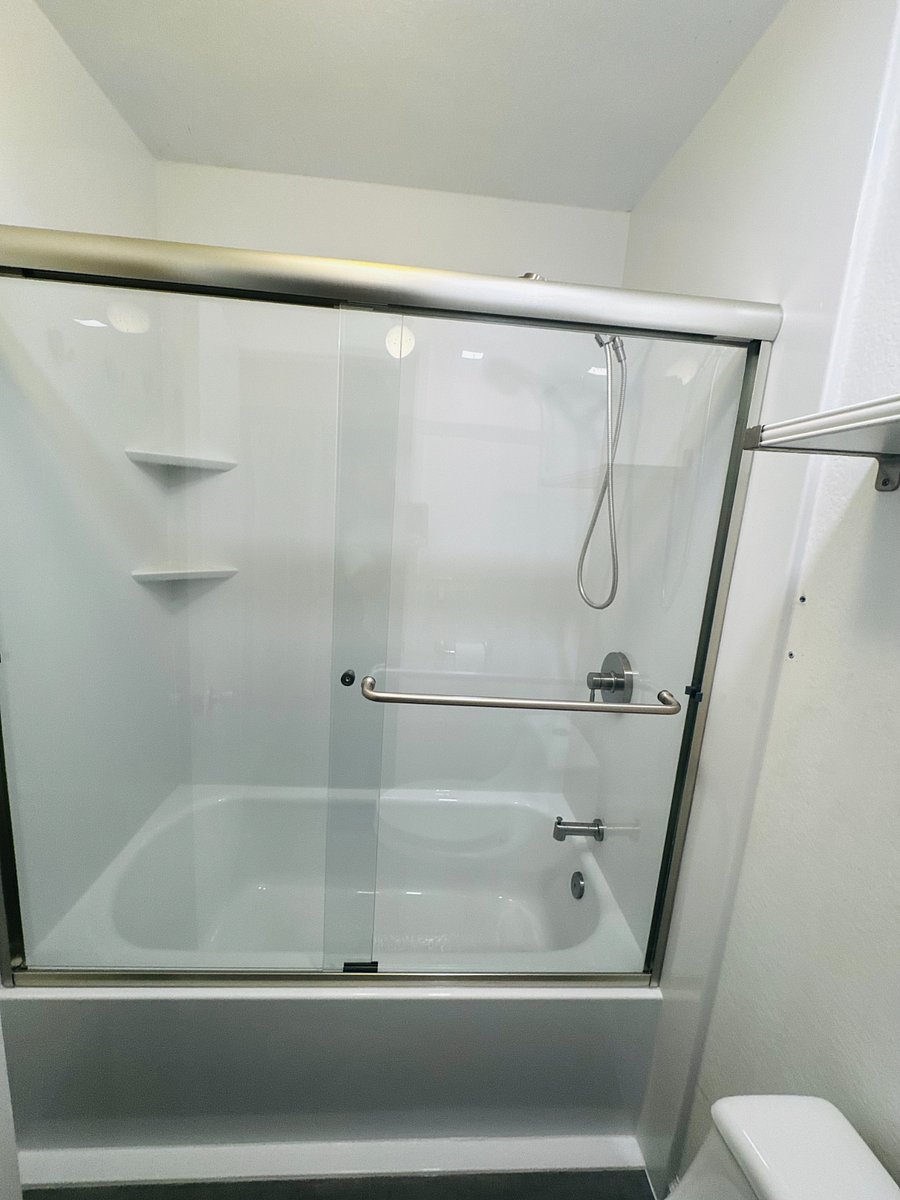 Full bathroom, bathtub shower
