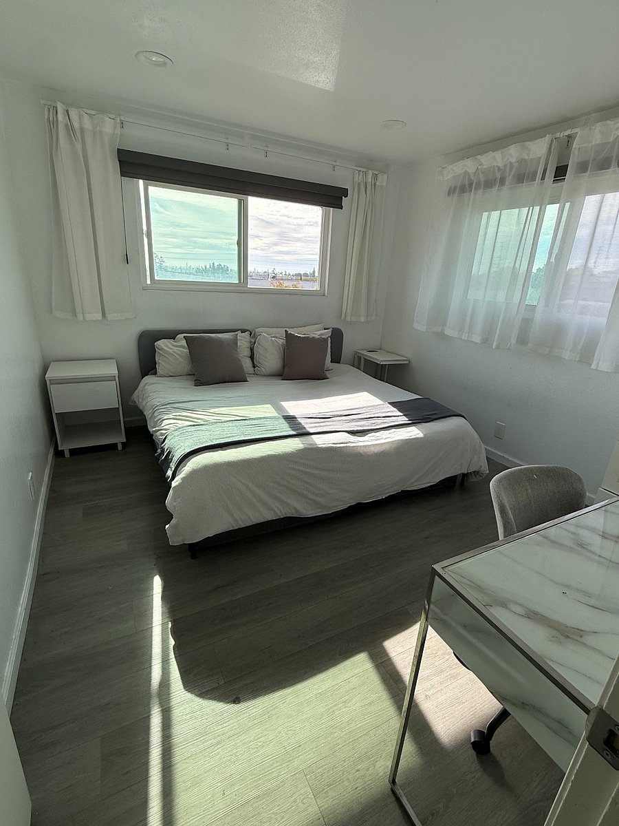 Secondary Bedroom has the option to be King Bed or two twin beds