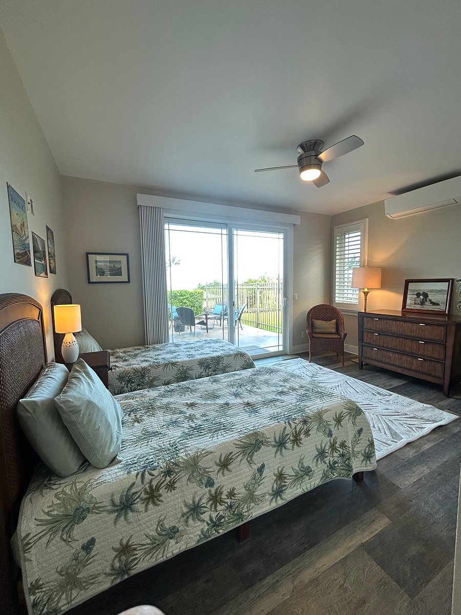 Guest room #1 with twin beds that can be moved together to make a king suite.  Slider opens to a lanai off of the back yard.  On suite bathroom with step in soaking tub