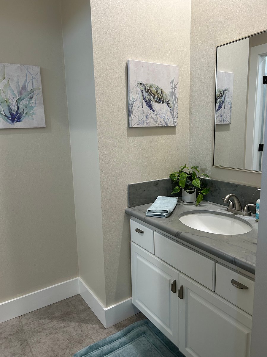 Guest room 1 onsuite bathroom