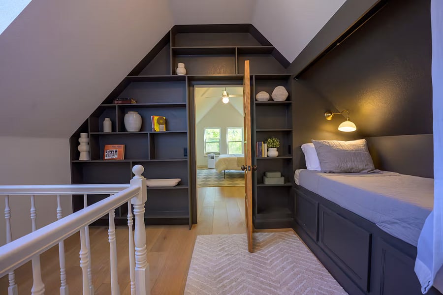 Entryway to guest bedroom - 2nd floor