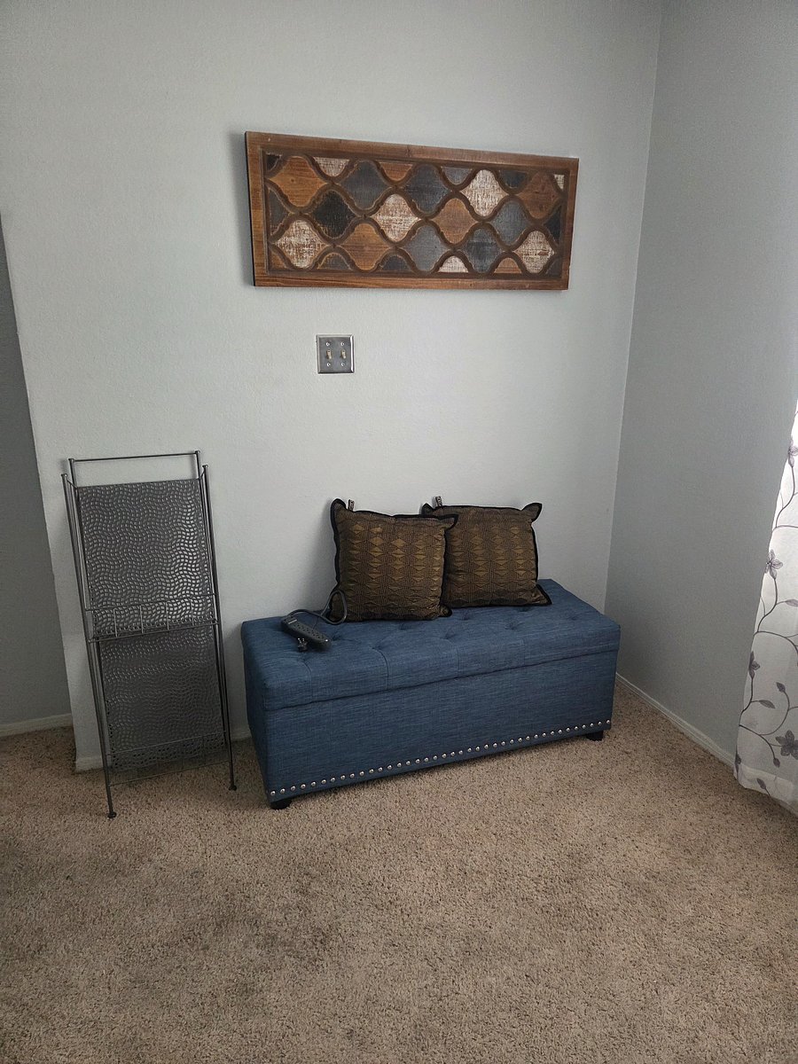 Upstairs sitting /Reading area