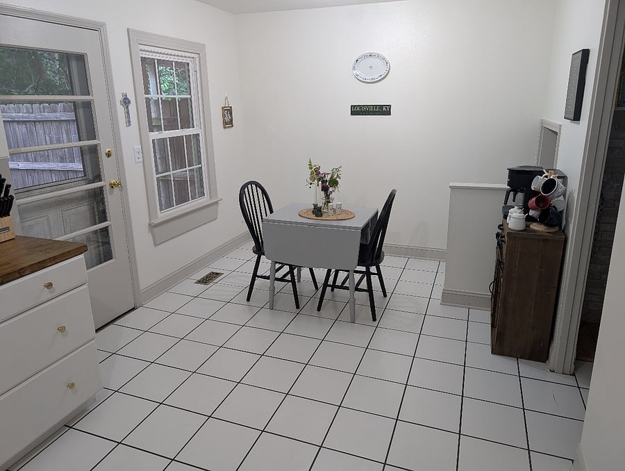Kitchen dining area