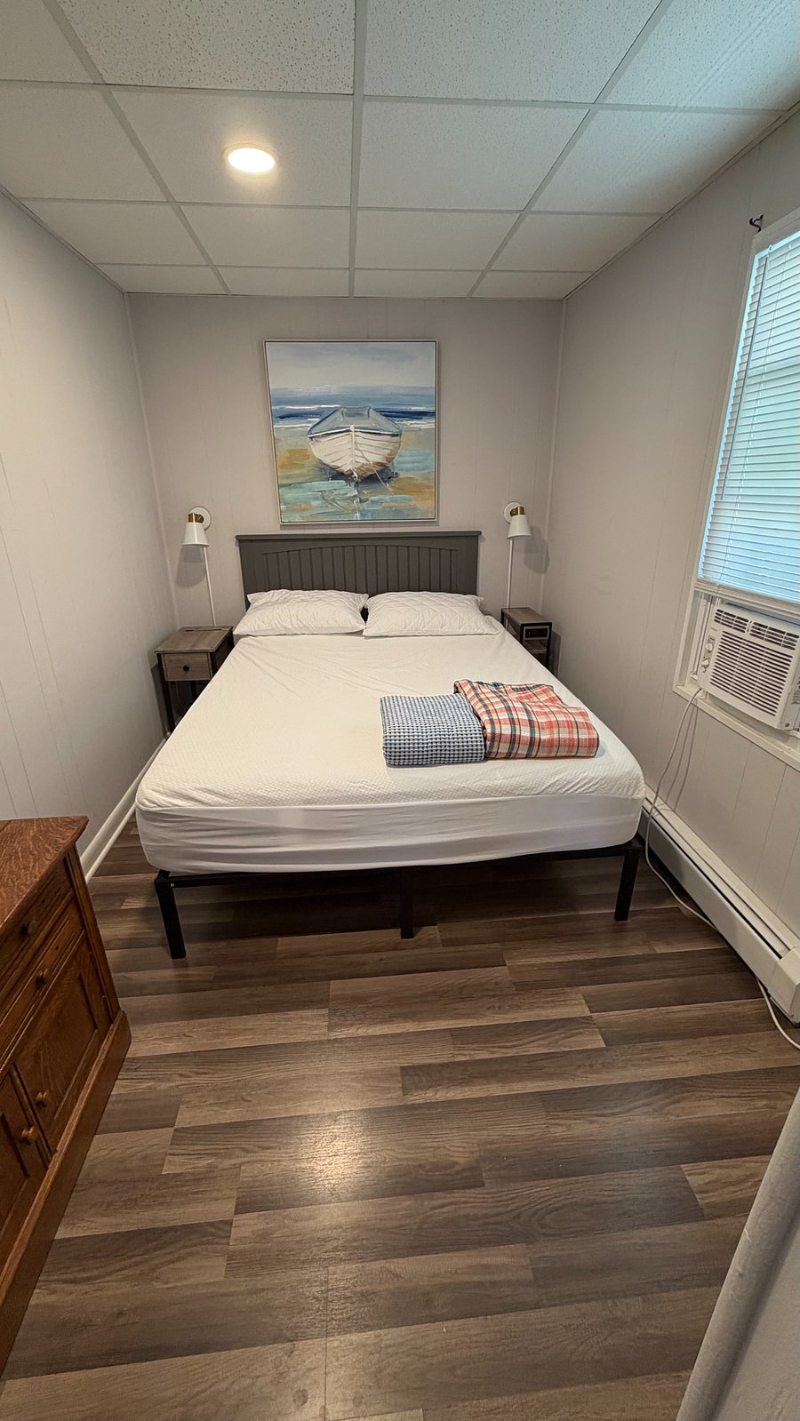 Bedroom 2 - queen bed 