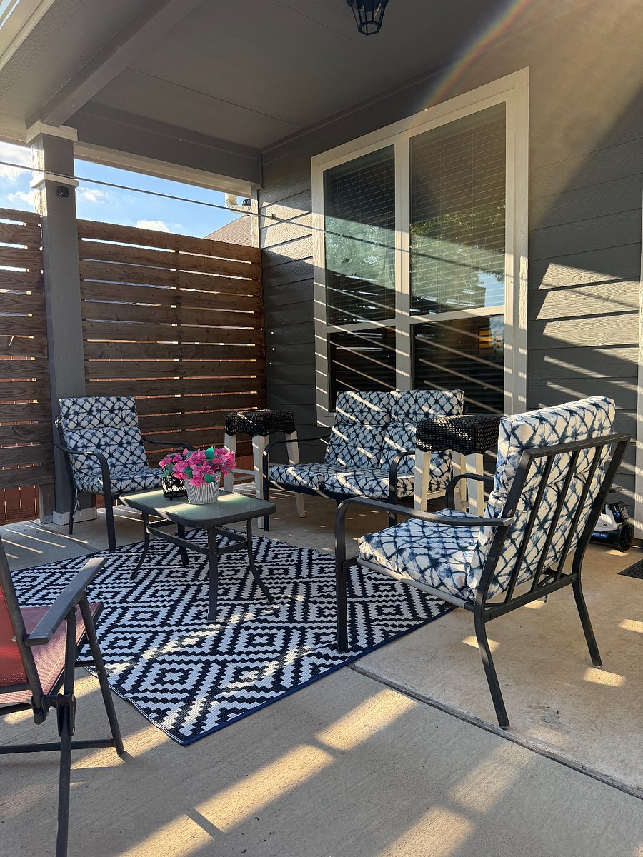 OUTDOOR PATIO