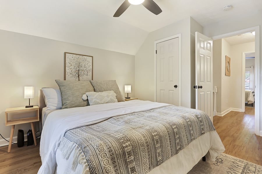 Right Bedroom with Queen Bed