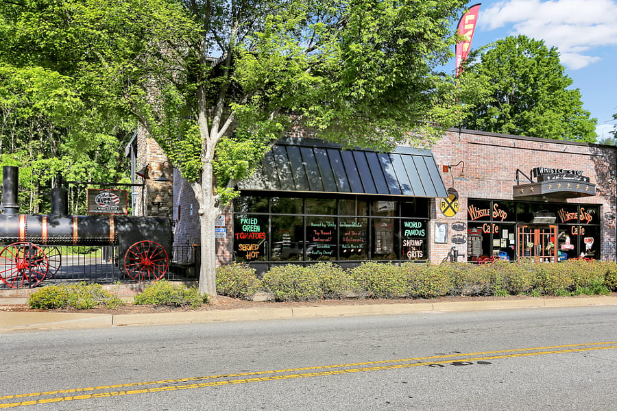 Tons of Local Restaurants within walking distance on the Swamp Rabbit Trail!