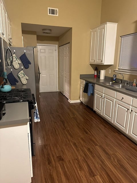 Furnished Finder property 1003487_1 photo 12