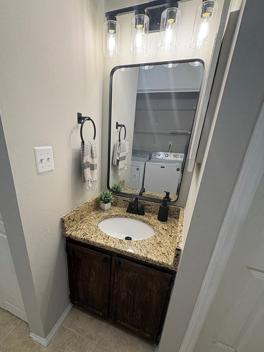 2nd bathroom
