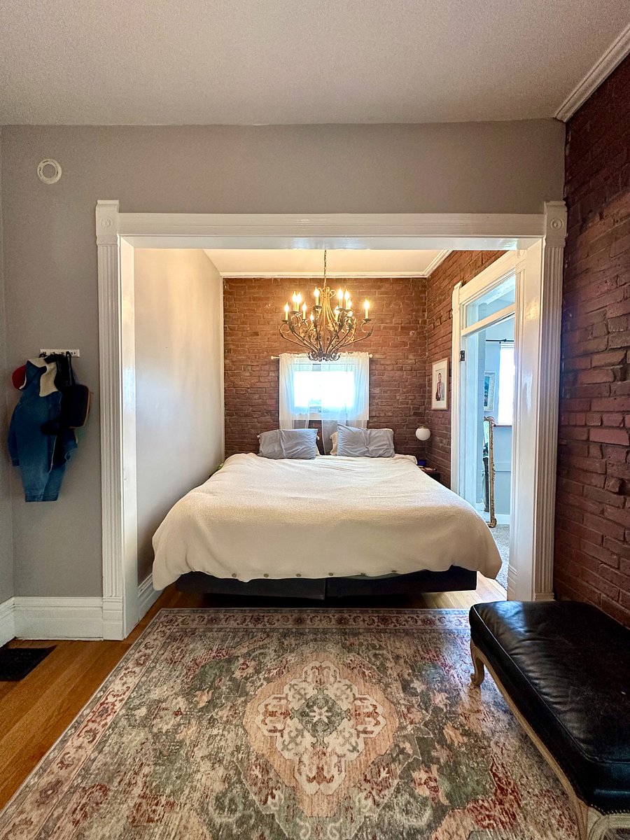 Master bedroom - king bed