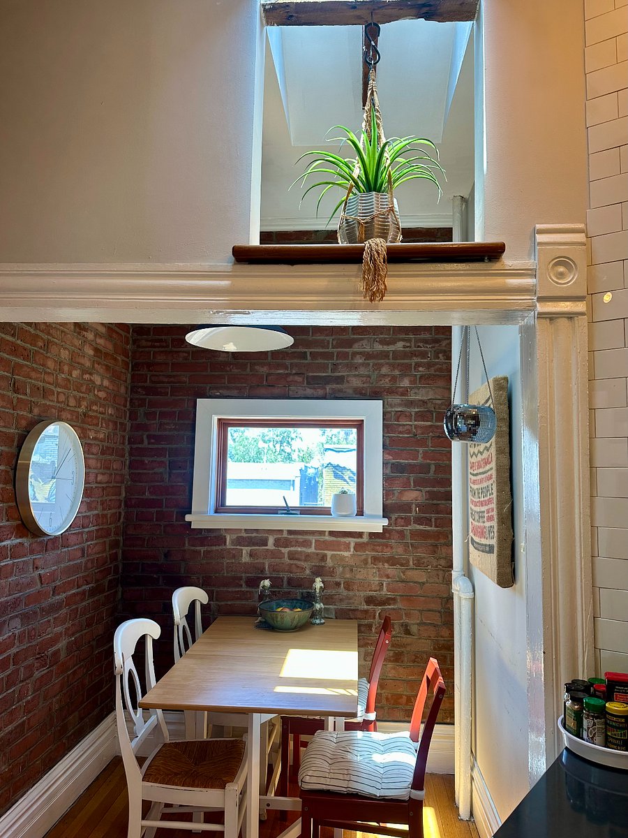 Kitchen dining nook