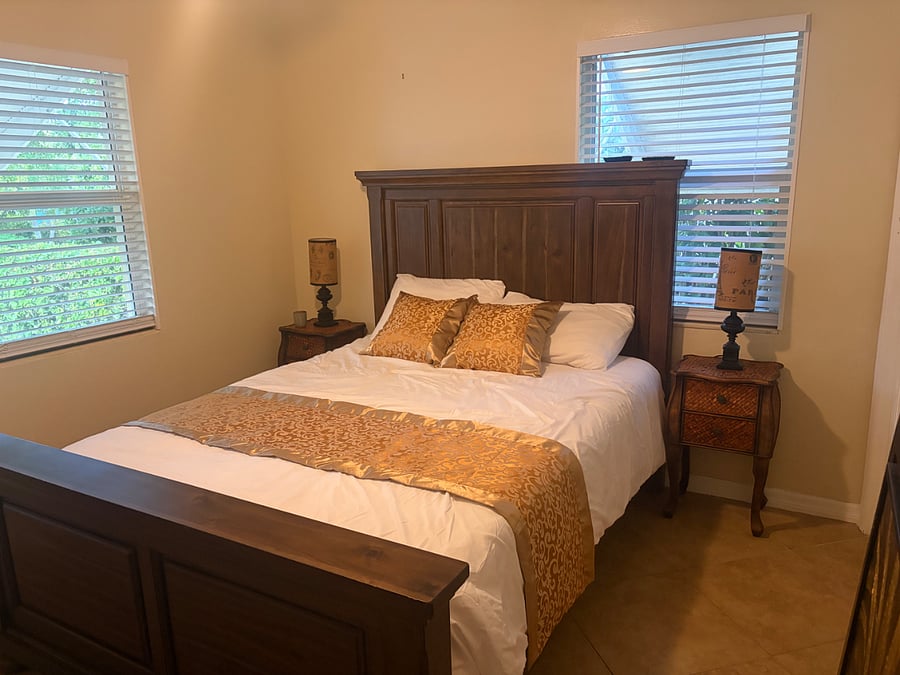1st bedroom queen size bed temperpedic