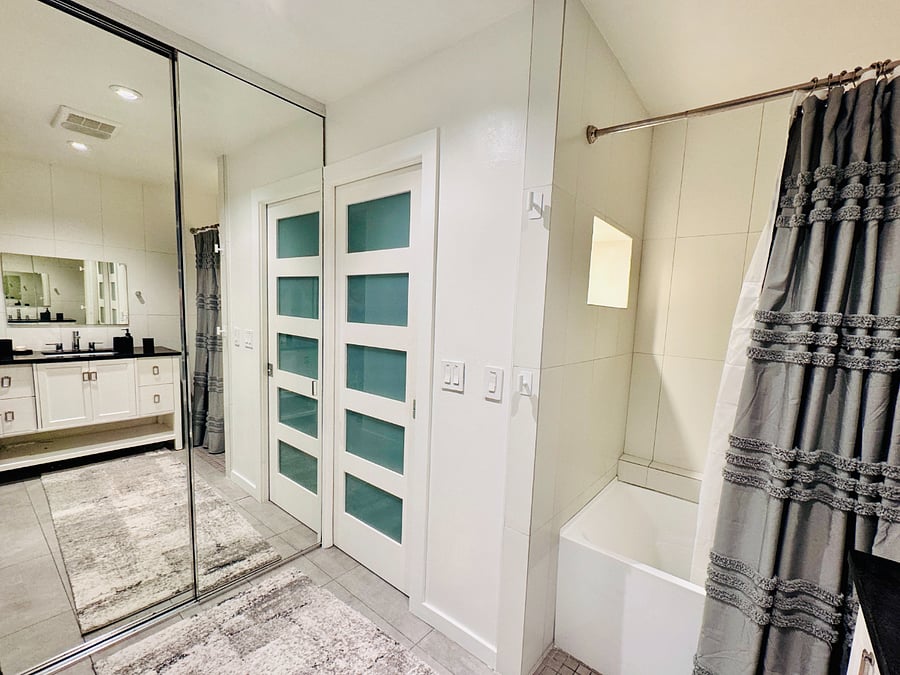 Bedroom 1 full bath with WC