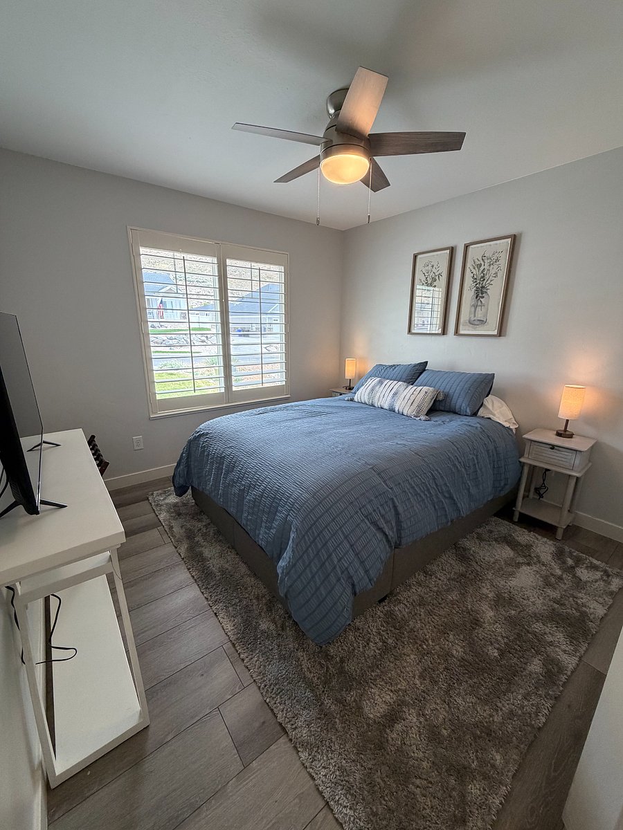 Bedroom 2 - Queen bedroom with smart TV.