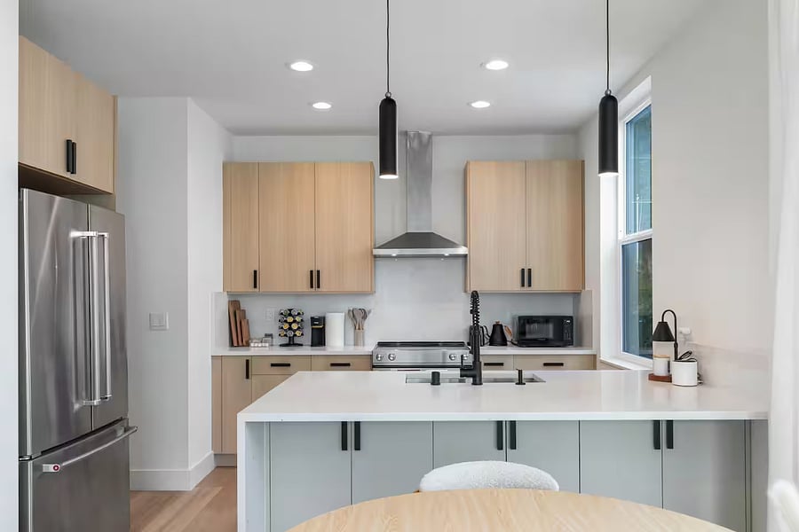 Fully Equipped Gourmet Kitchen