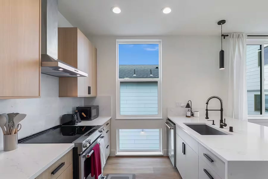 Fully Equipped Gourmet Kitchen