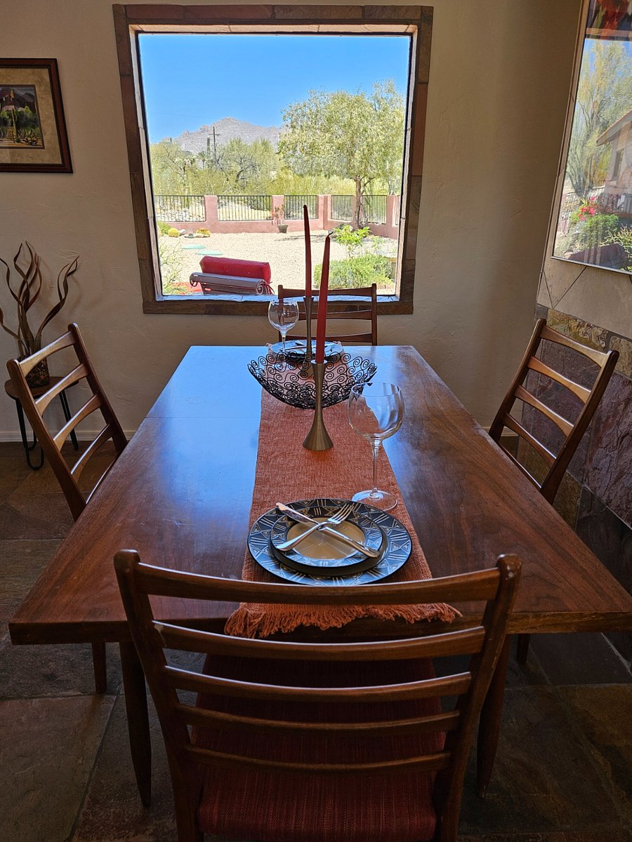 Dining area with view of Catalinas.