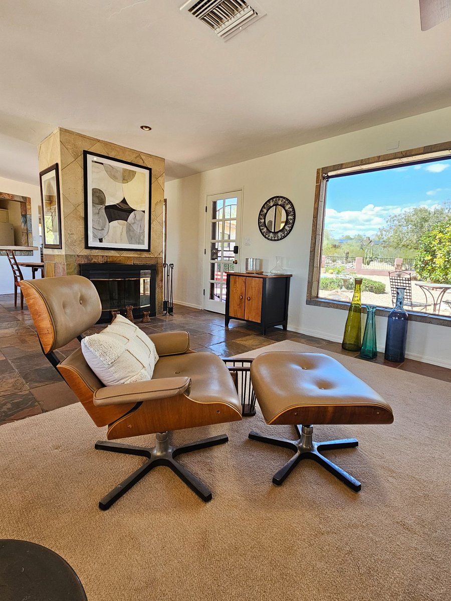 View and access to back yard and Catalina Mountain views.