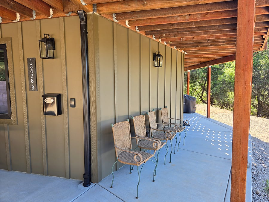 13428B private outside space