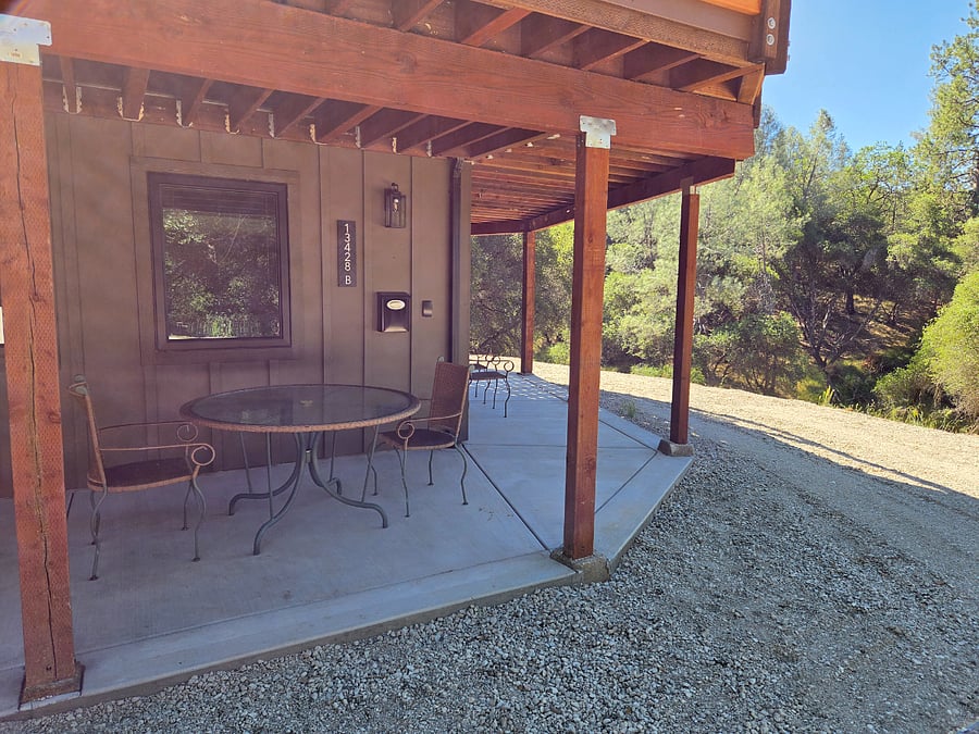 13428B private outside space