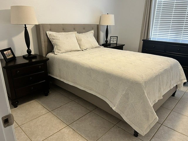 Master Bedroom - Queen Bed