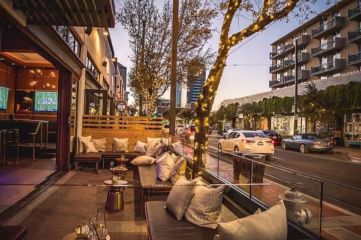 Take a short drive to Downtown Tucson and enjoy a vibrant food scene with Sonoran tacos, local favorites like El Charro Caf, craft breweries, and trendy cocktail spots while enjoying a UofA game.