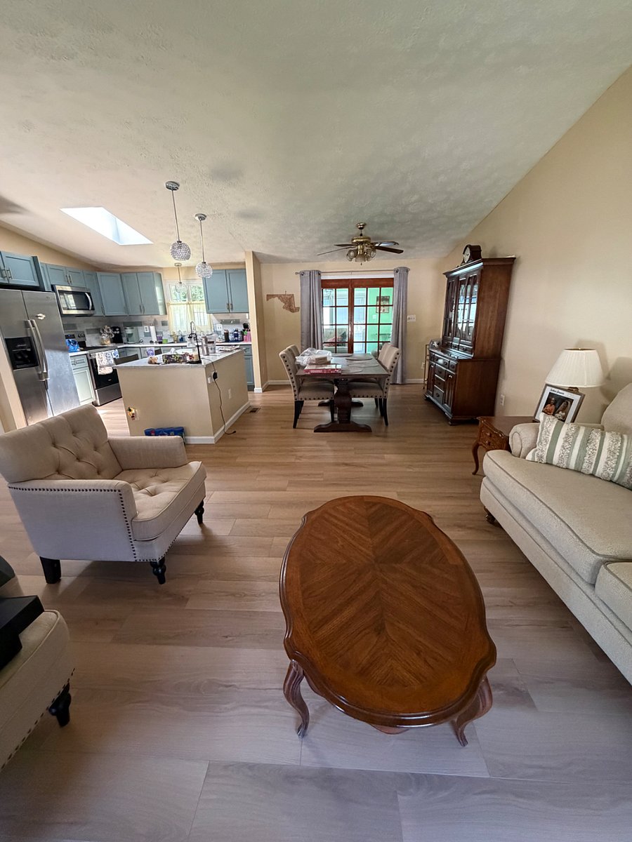 Living room/dining room 