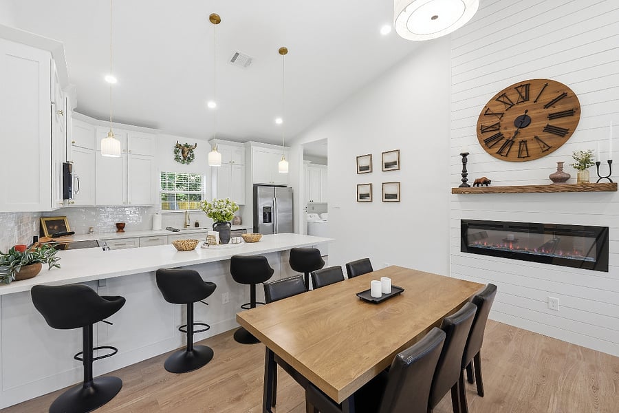 Dining Area - Kitchen