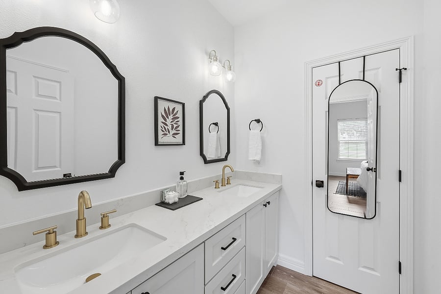 Full Bath with large walk-in Closet