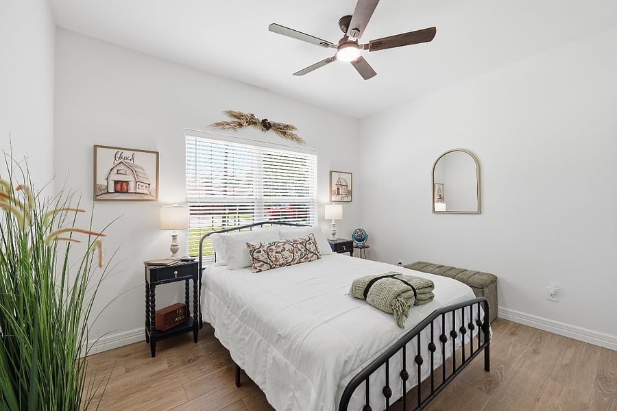 Bedroom 2 with Queen Bed