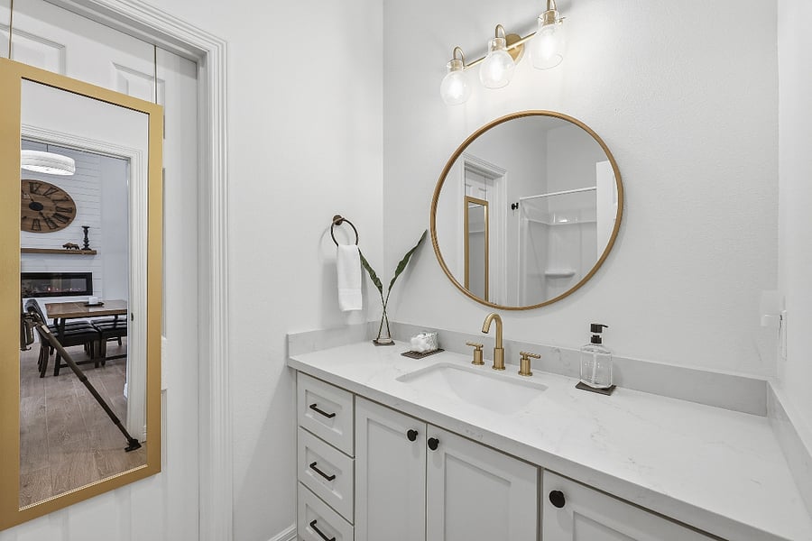 Full Guest Bathroom