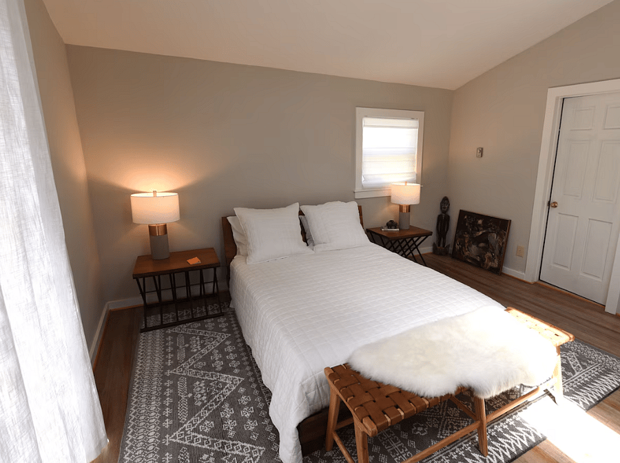 The main bedroom has an adjoining bath.