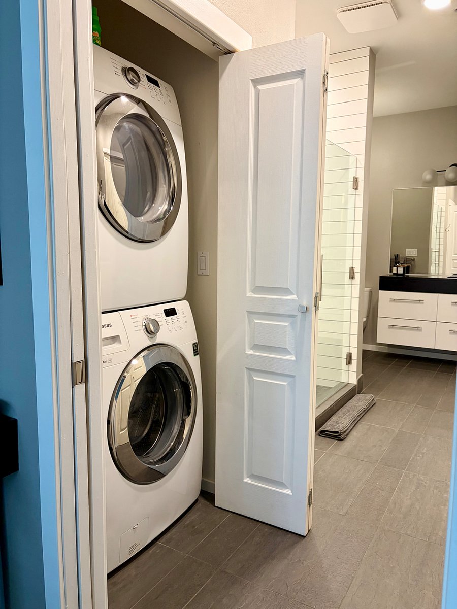 Full size washer/dryer in unit.