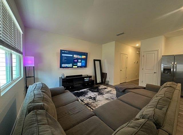 Furnished Finder property 1004045_1 photo 3